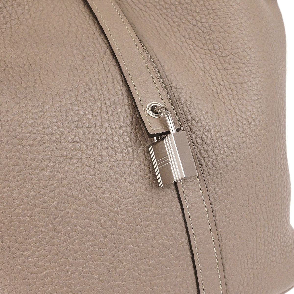Hermes Gris Tourterelle Taurillon Picotin Lock 22 MM Handbag