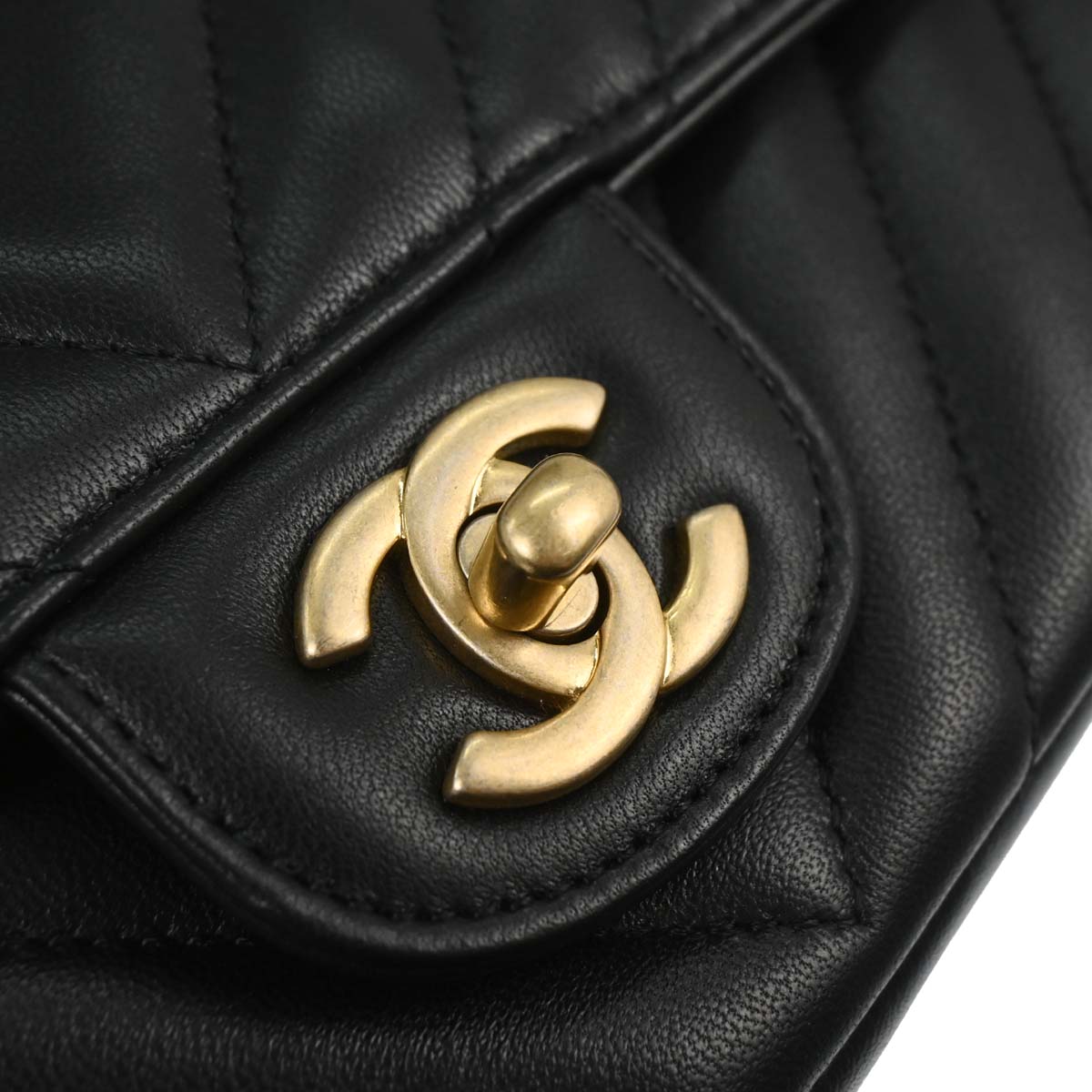 Chanel 2019 Black Lambskin Chevron Shoulder Bag