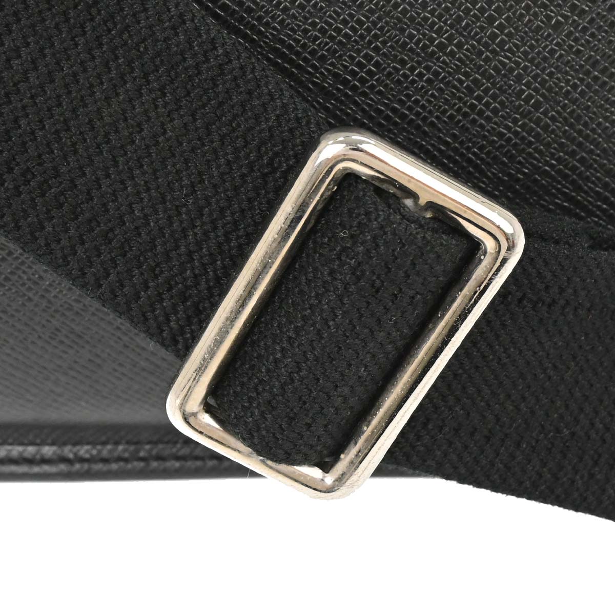 Louis Vuitton 2010 Black Taiga Andrei Shoulder Bag M32482