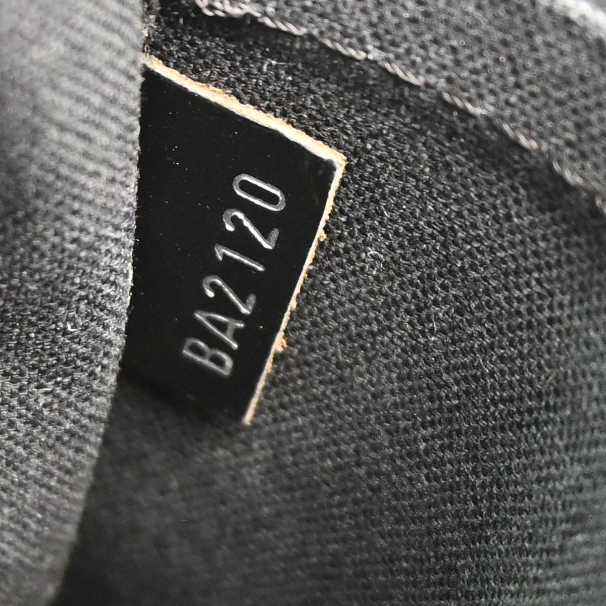 Louis Vuitton 2010 Black Taiga Andrei Shoulder Bag M32482