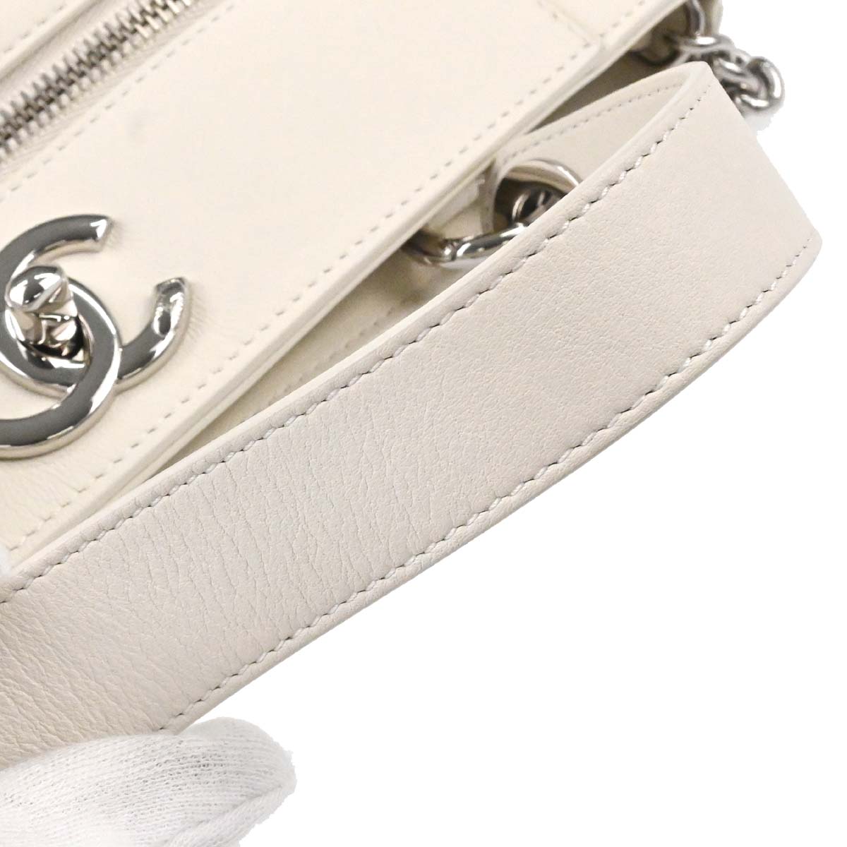Chanel White Calfskin 2way Shoulder Bucket Handbag
