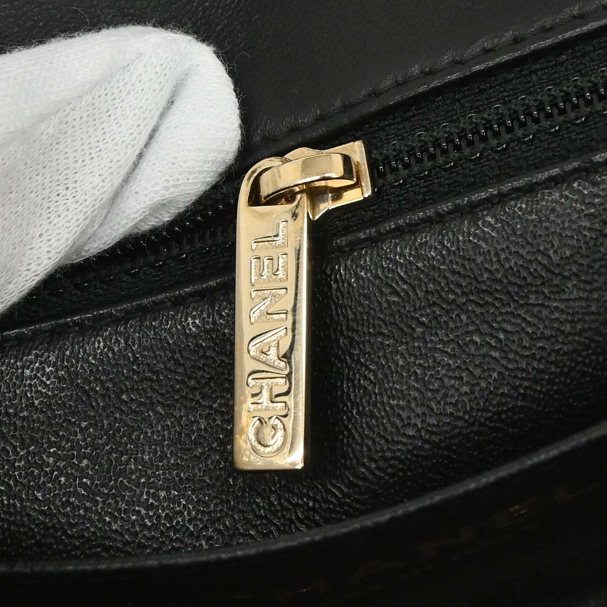 Chanel 2017-2018 Black Lambskin Chevron Mini Classic Square Flap Shoulder Bag 17
