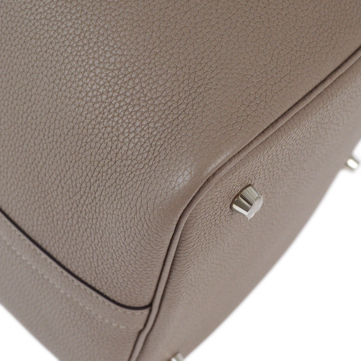 Hermes 2019 Etoupe Taurillon Clemence Picotin Lock 22 MM Handbag
