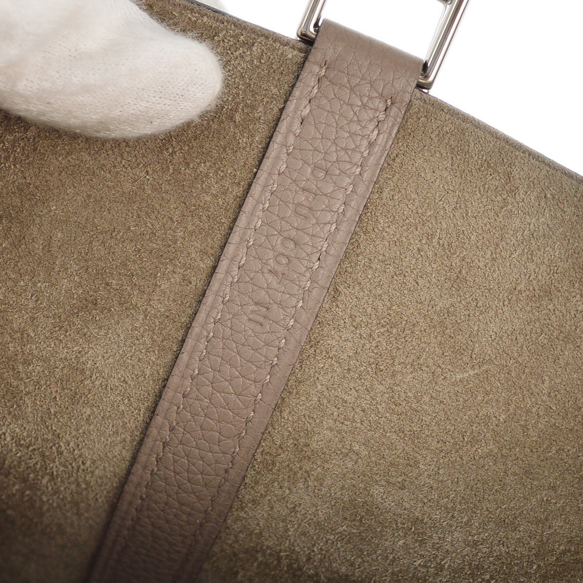 Hermes 2019 Etoupe Taurillon Clemence Picotin Lock 22 MM Handbag