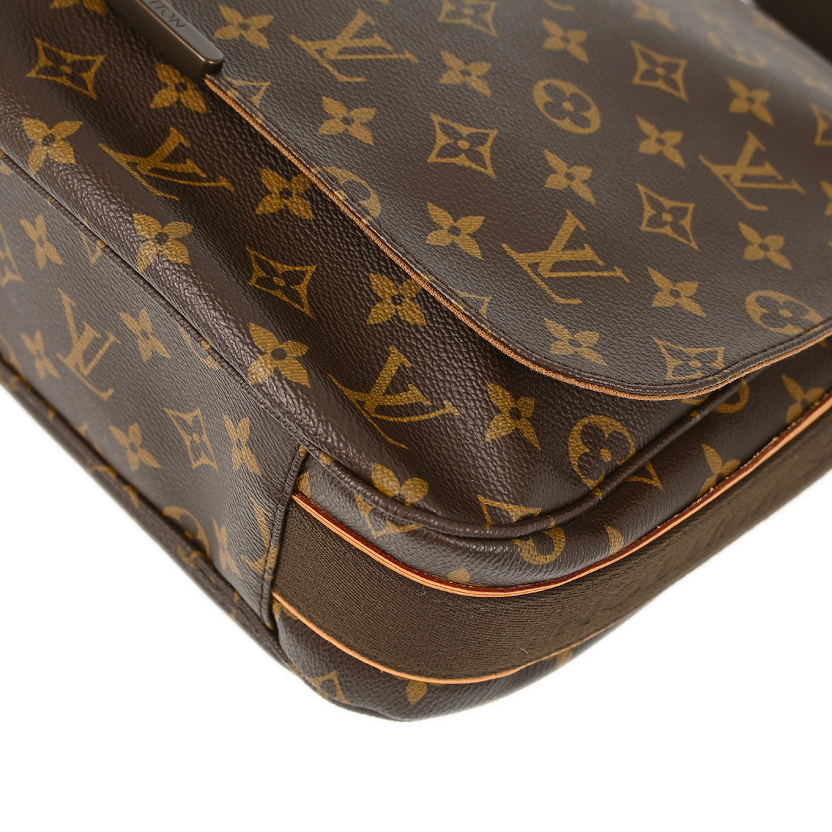 Louis Vuitton 2011 Monogram Beaubourg MM Messenger Bag M97038