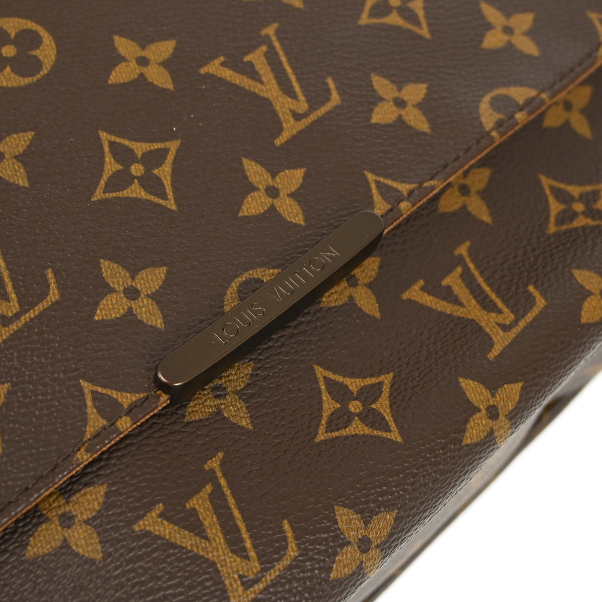 Louis Vuitton 2011 Monogram Beaubourg MM Messenger Bag M97038
