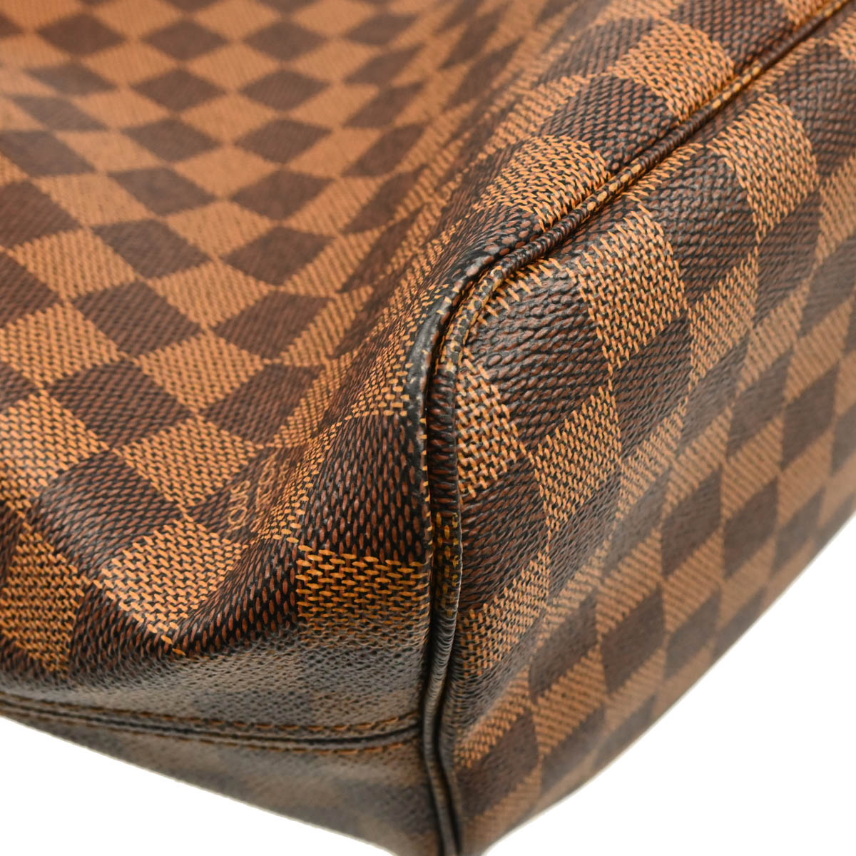 Louis Vuitton 2011 Damier Neverfull MM Shoulder Tote Bag N51105