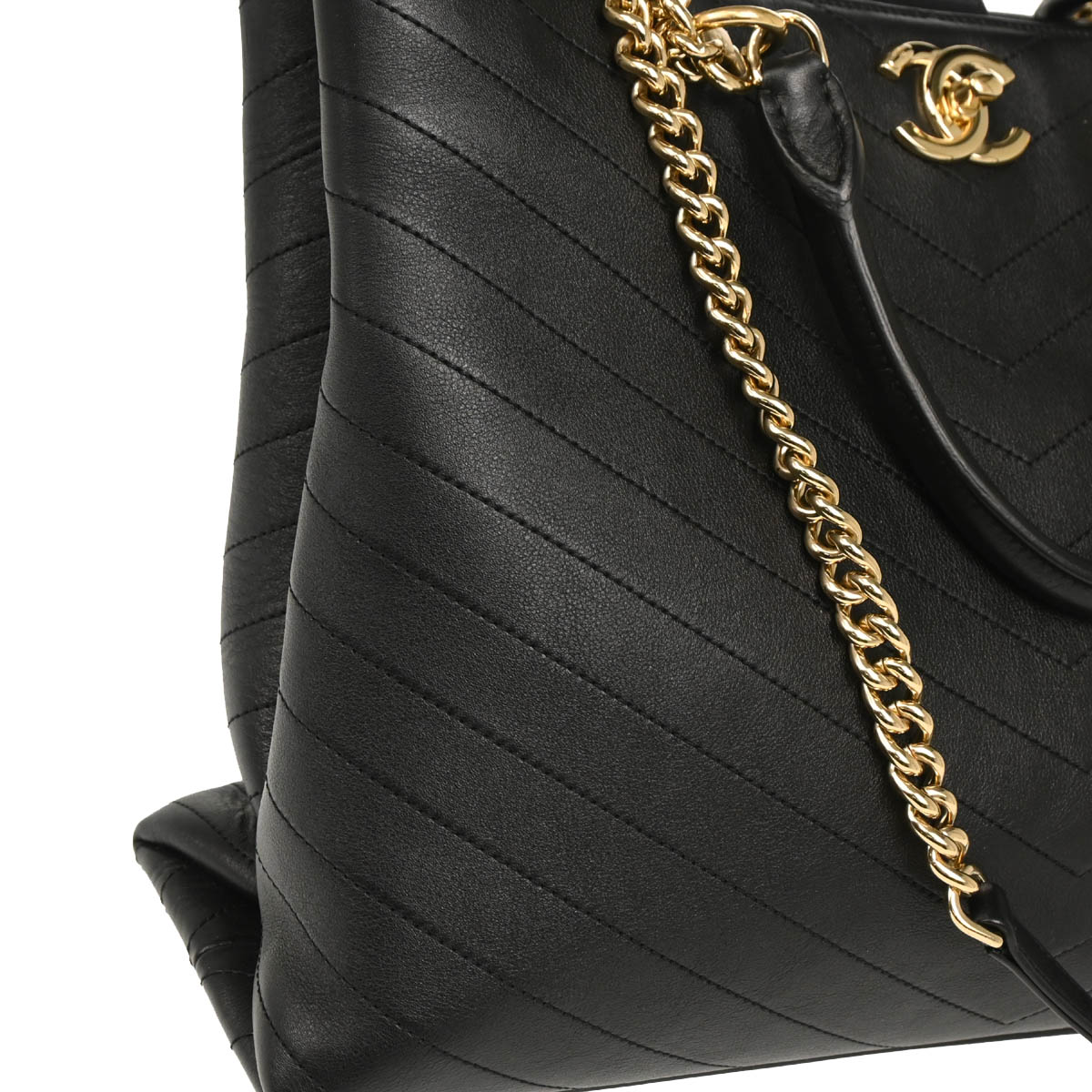 Chanel 2018-2019 Black Lambskin Chevron Chic Shopping Tote