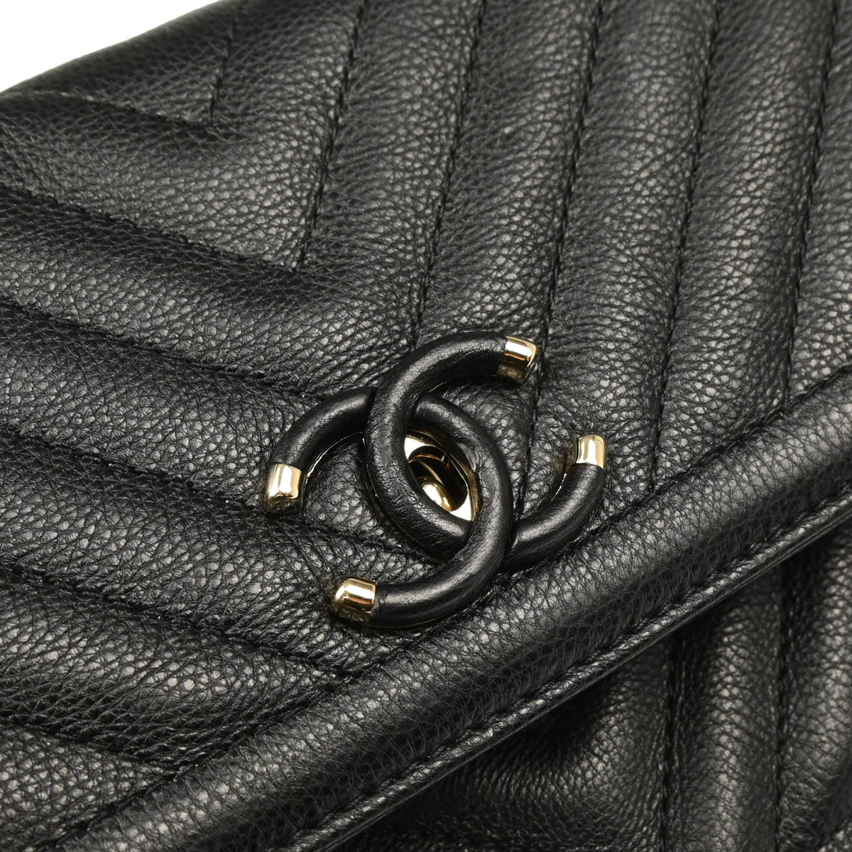 Chanel 2018-2019 Black Calfskin Chevron Filigree Shoulder Bag