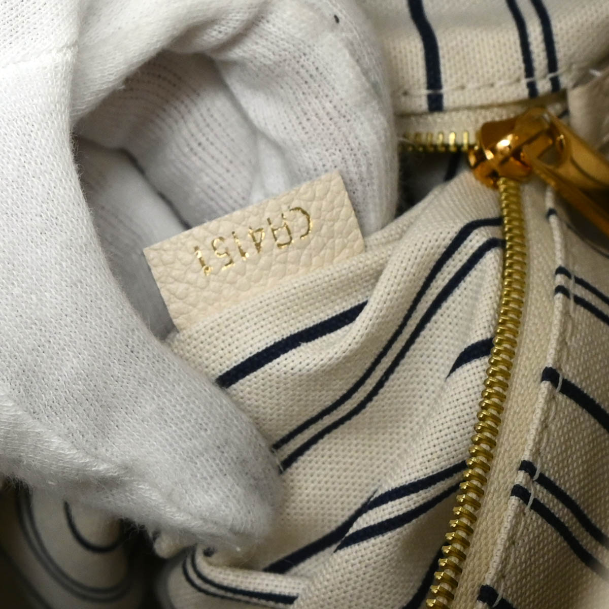 Louis Vuitton 2011 White Monogram Empreinte Artsy MM Handbag M93449
