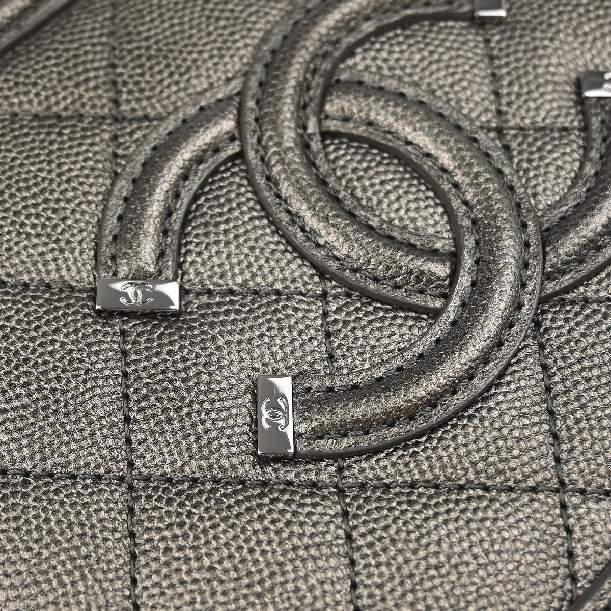 Chanel 2018-2019 Metallic Gray Caviar Filigree 2way Shoulder Vanity Handbag