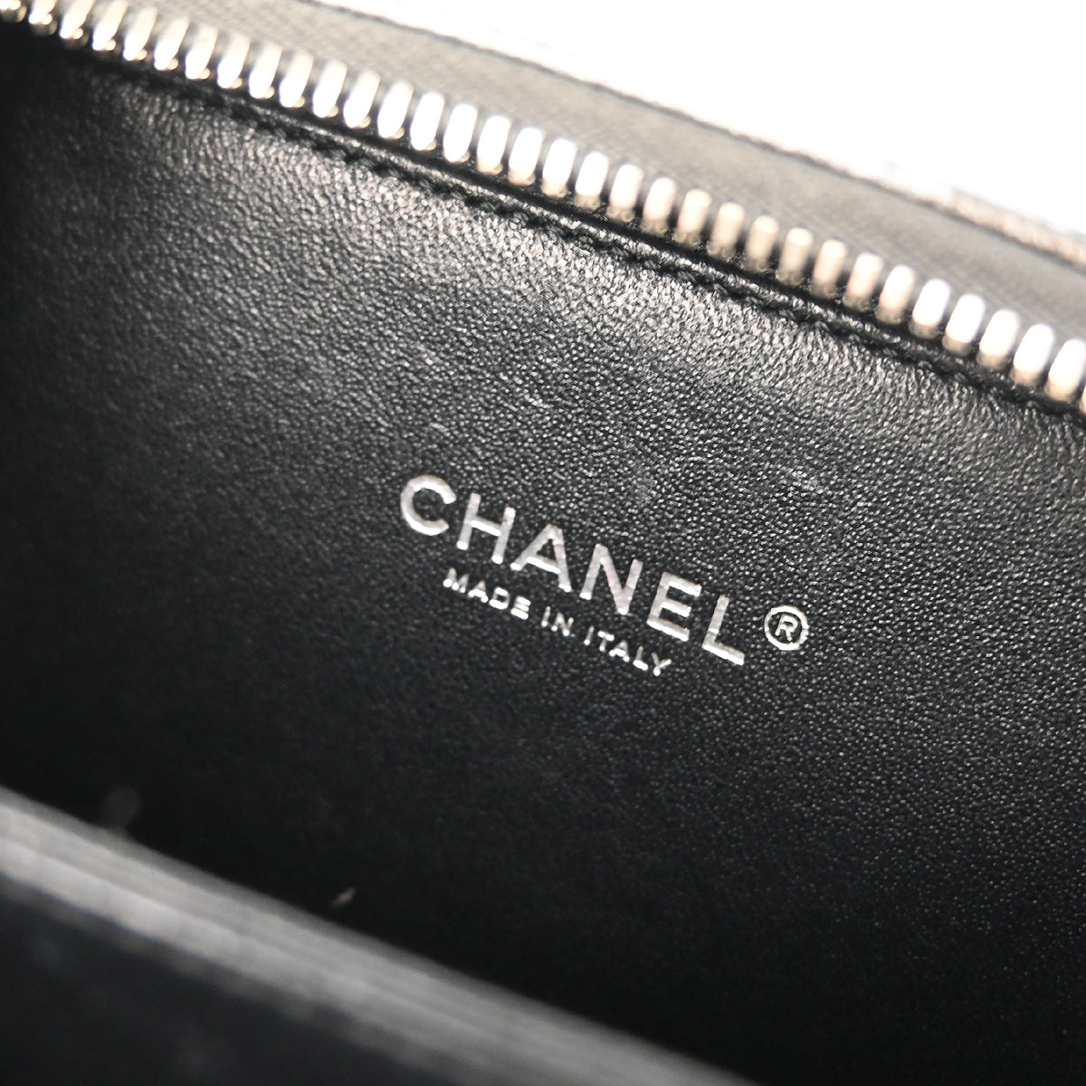 Chanel 2018-2019 Metallic Gray Caviar Filigree 2way Shoulder Vanity Handbag