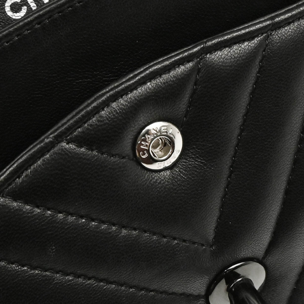 Chanel 2015-2016 Black Lambskin Chevron Medium Classic Double Flap Shoulder Bag