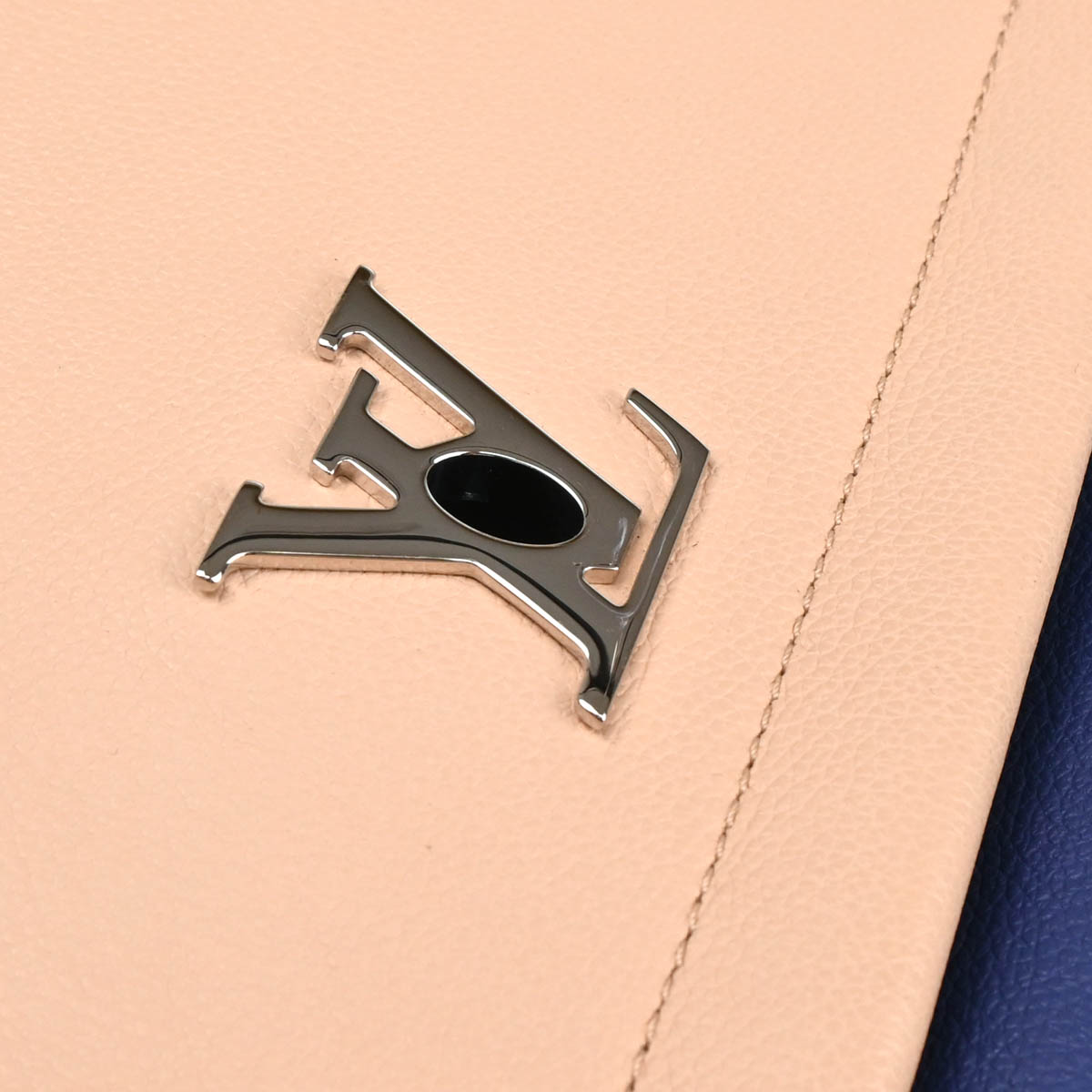 Louis Vuitton 2016 Beige Blue Lockme II 2way Shoulder Handbag M41793