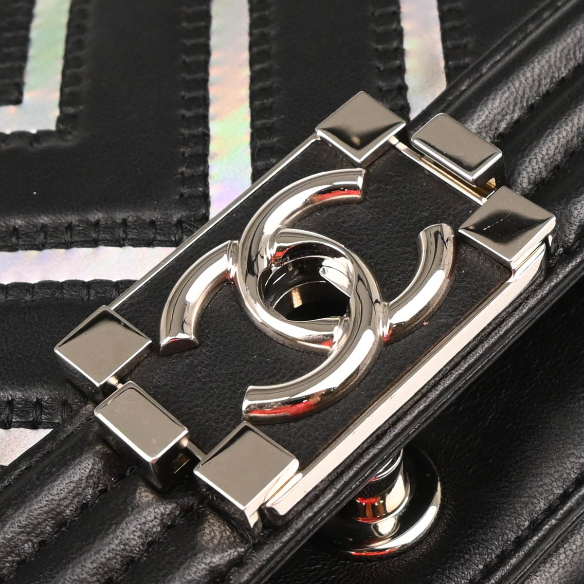 Boy Chanel 2017-2018 Black Calfskin Chevron Medium Shoulder Bag