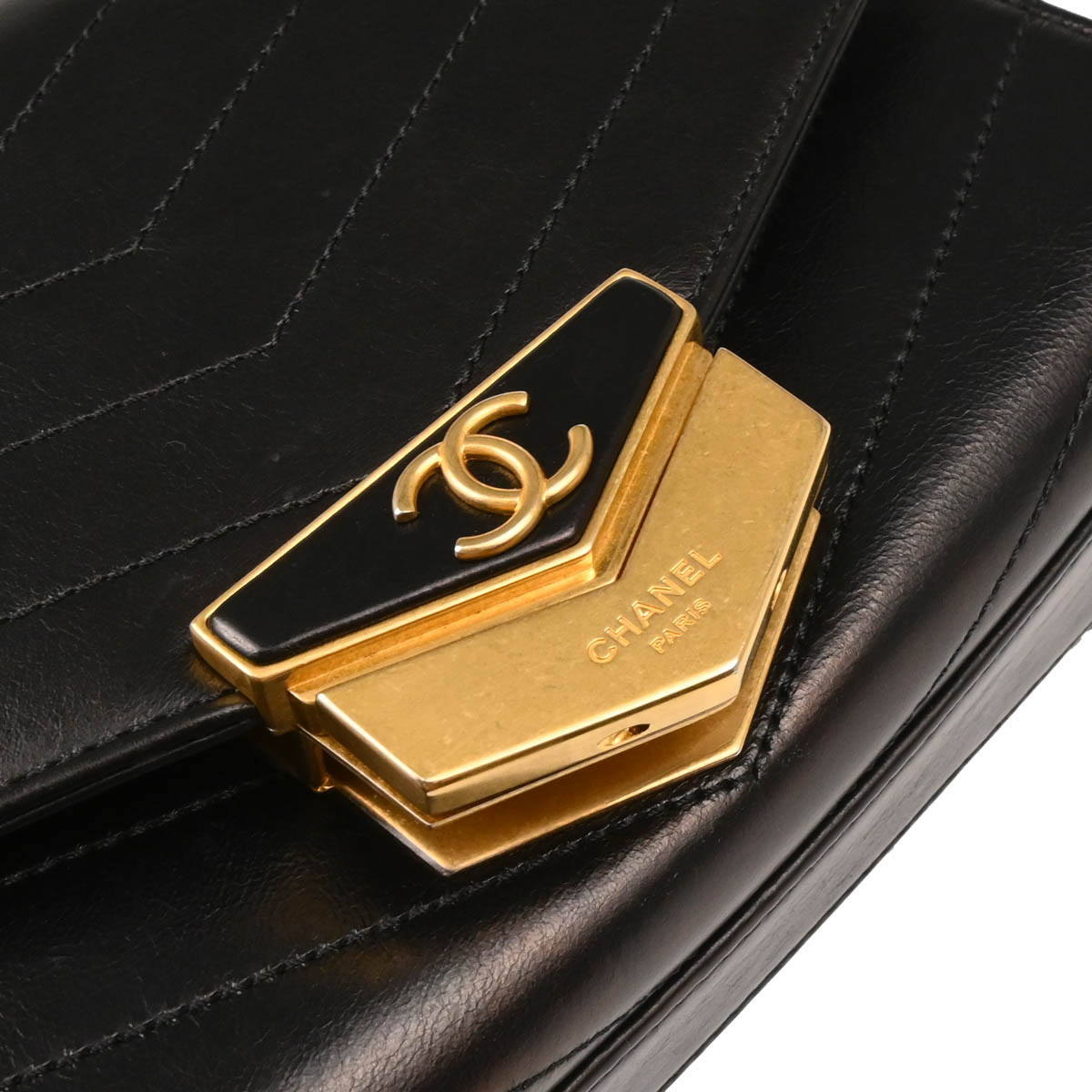 Chanel 2018-2019 Black Lambskin Chevron Medal Flap Shoulder Bag