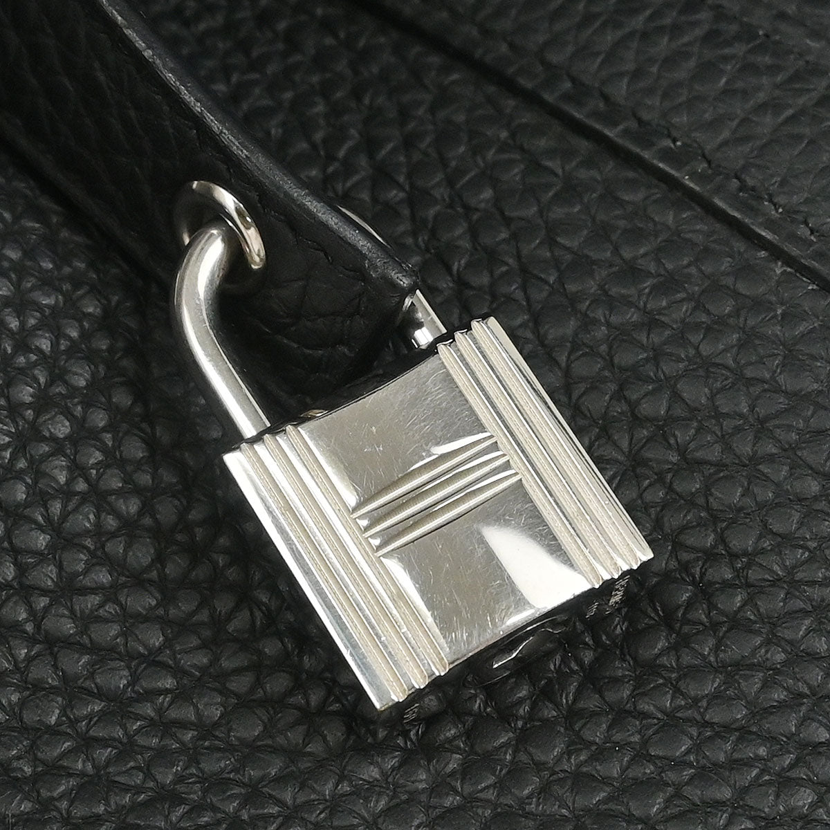 Hermes Black Taurillon Clemence Picotin Lock 22 MM Handbag