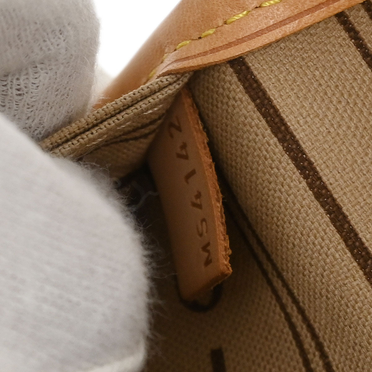 Louis Vuitton Monogram Neverfull MM Shoulder Tote Bag M40156