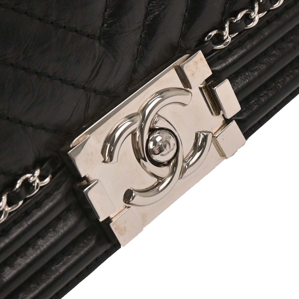 Boy Chanel Black Calfskin Chevron Medium Shoulder Bag