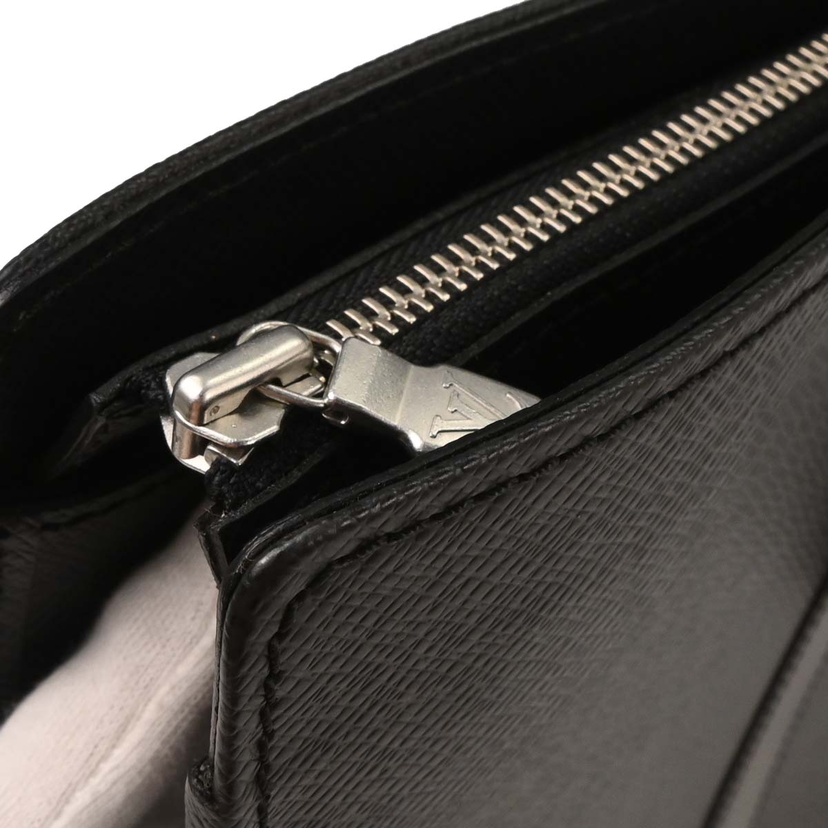 Louis Vuitton Black Taiga Lozan Briefcase Handbag M30052