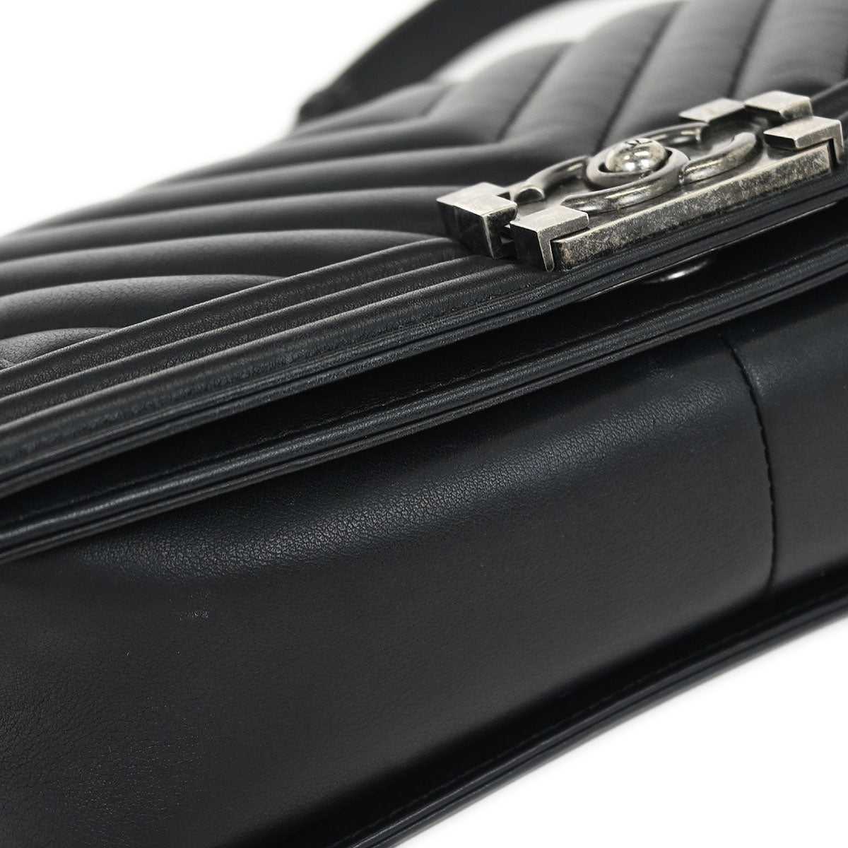 Boy Chanel 2016-2017 Black Calfskin Chevron Medium Shoulder Bag