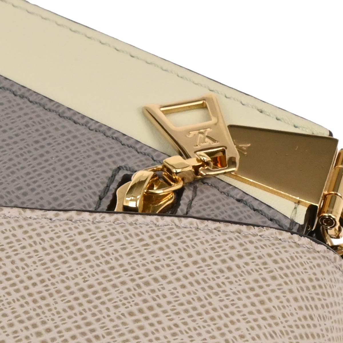 Louis Vuitton 2018 Gray Taiga Trapeze Shoulder Bag M53813