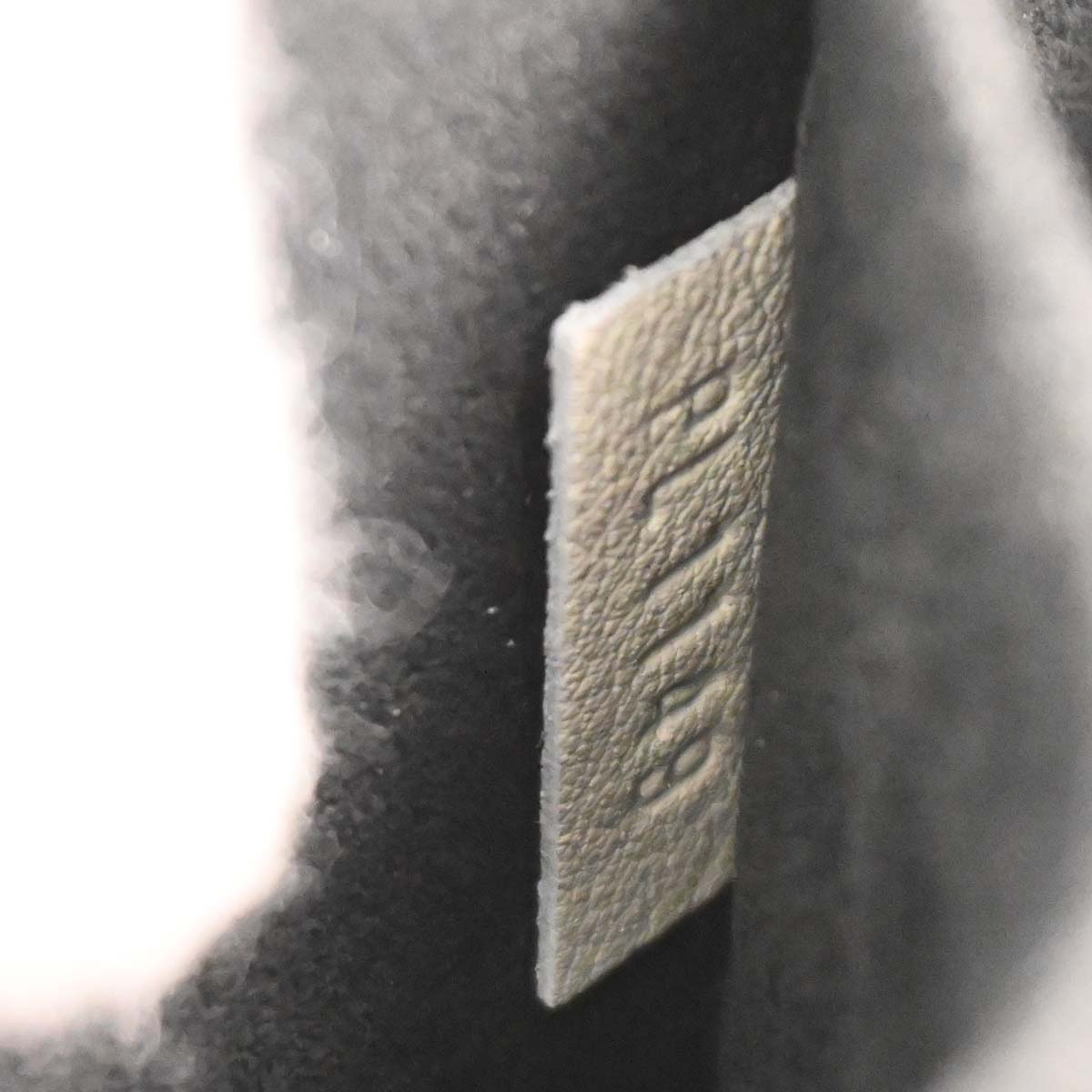 Louis Vuitton 2018 Gray Taiga Trapeze Shoulder Bag M53813