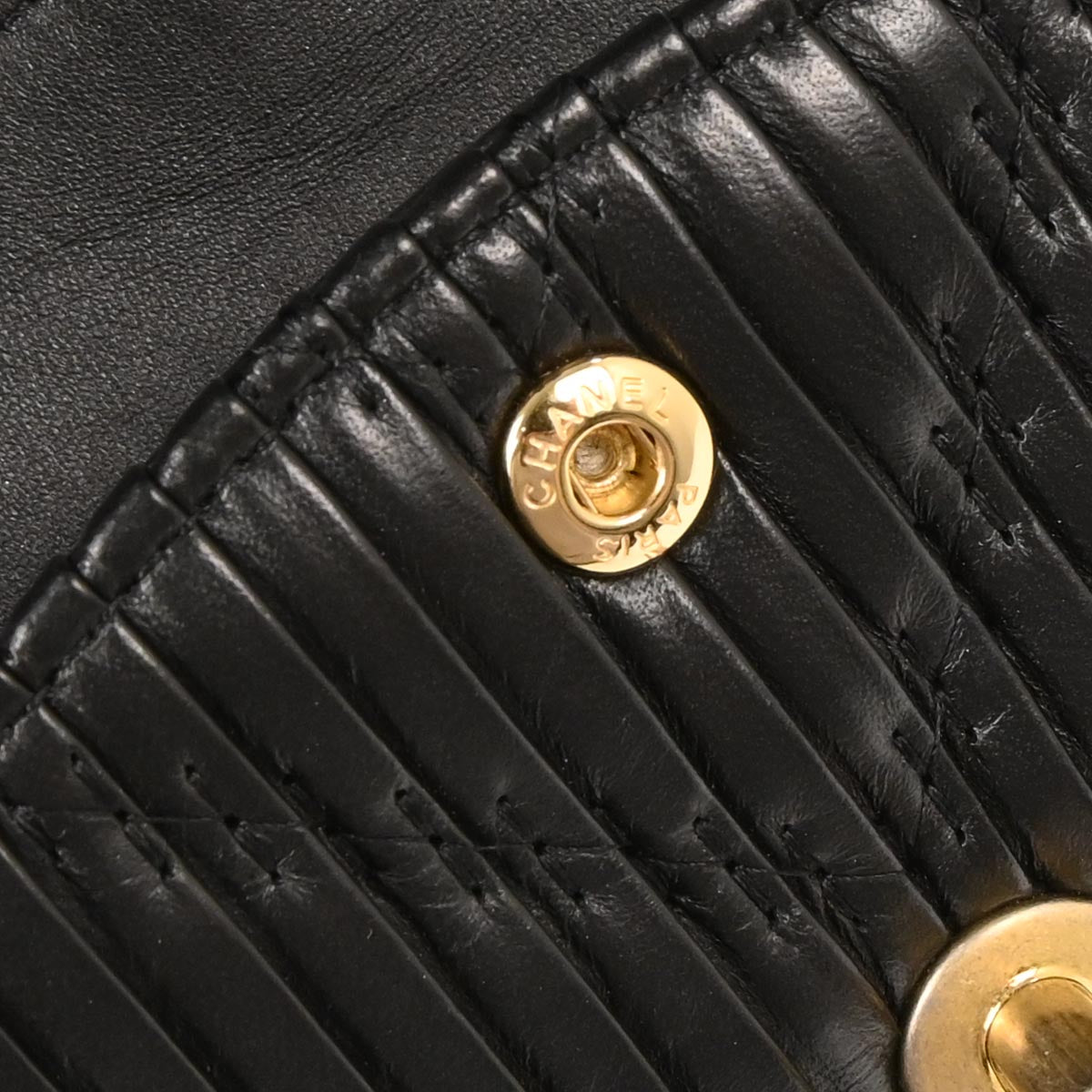 Chanel 2018 Black Calfskin Chevron Coco Pleats Medium Classic Double Flap Bag