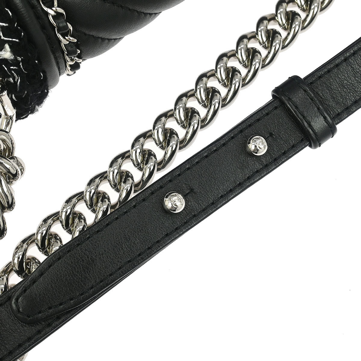 Boy Chanel Black Calfskin Chevron Medium Shoulder Bag