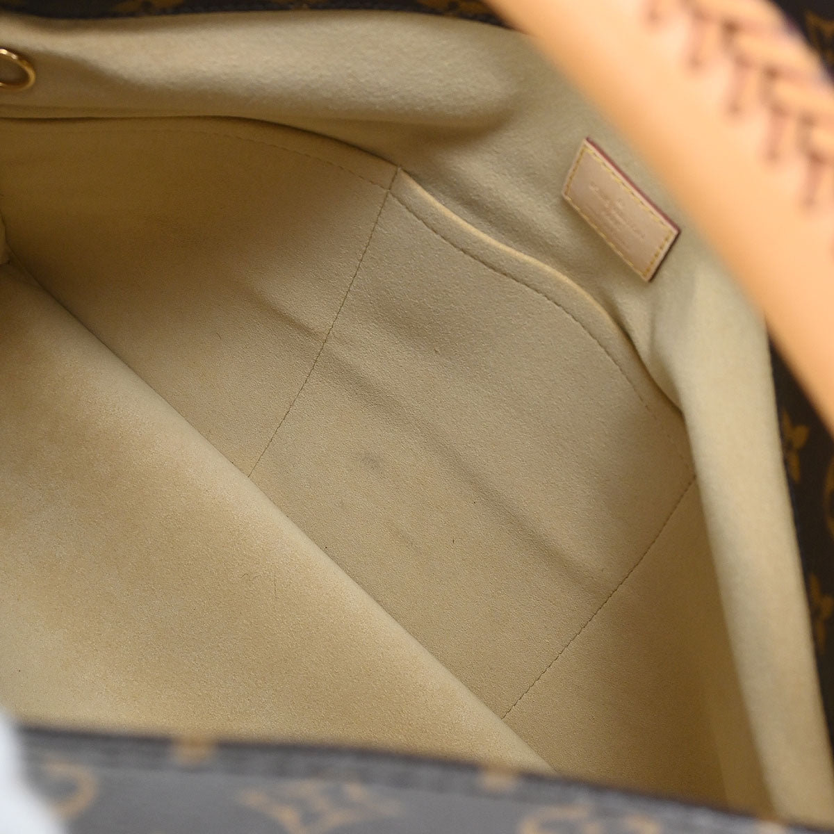 Louis Vuitton Monogram Artsy MM Handbag M40249