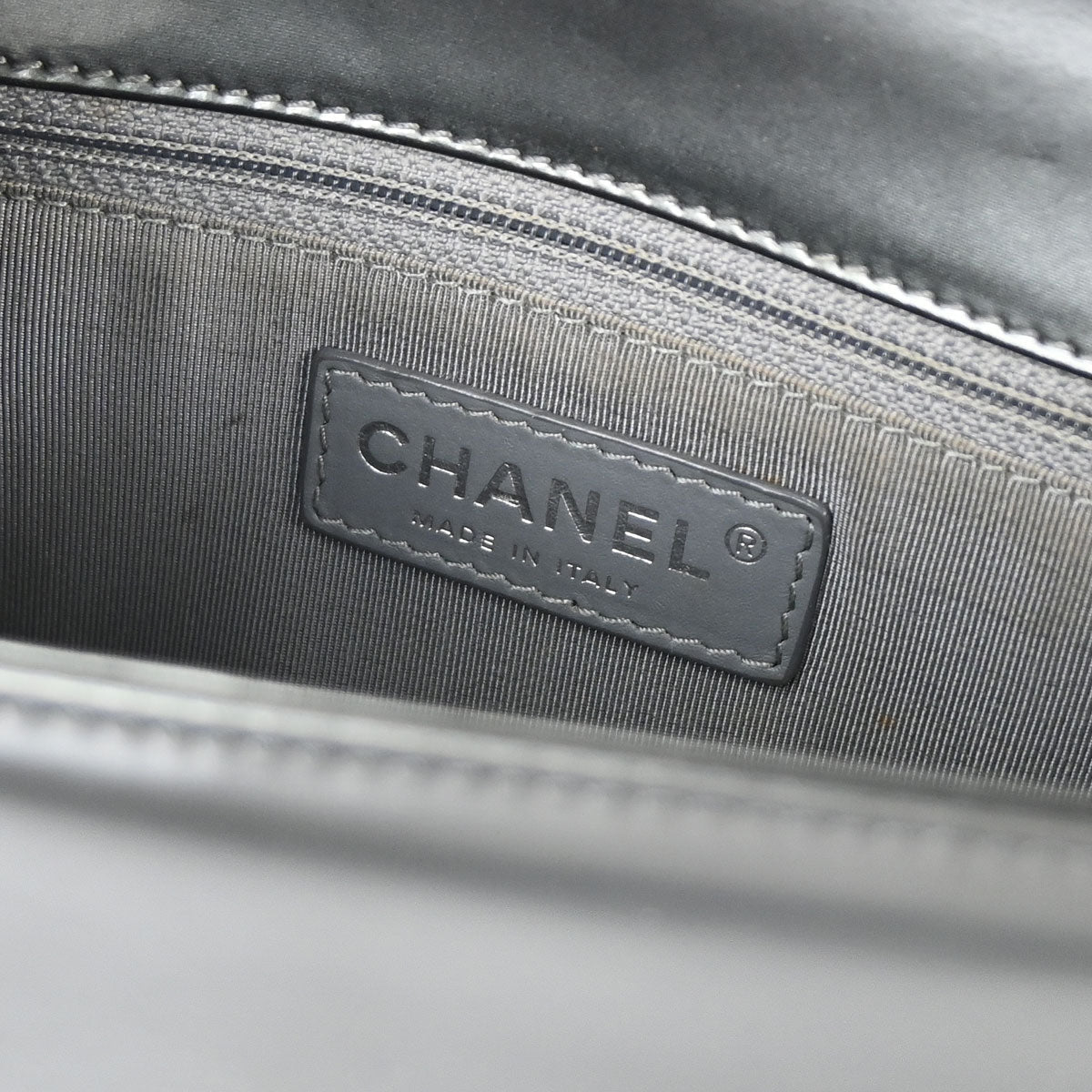 Boy Chanel Gray Patent Leather Medium Shoulder Bag
