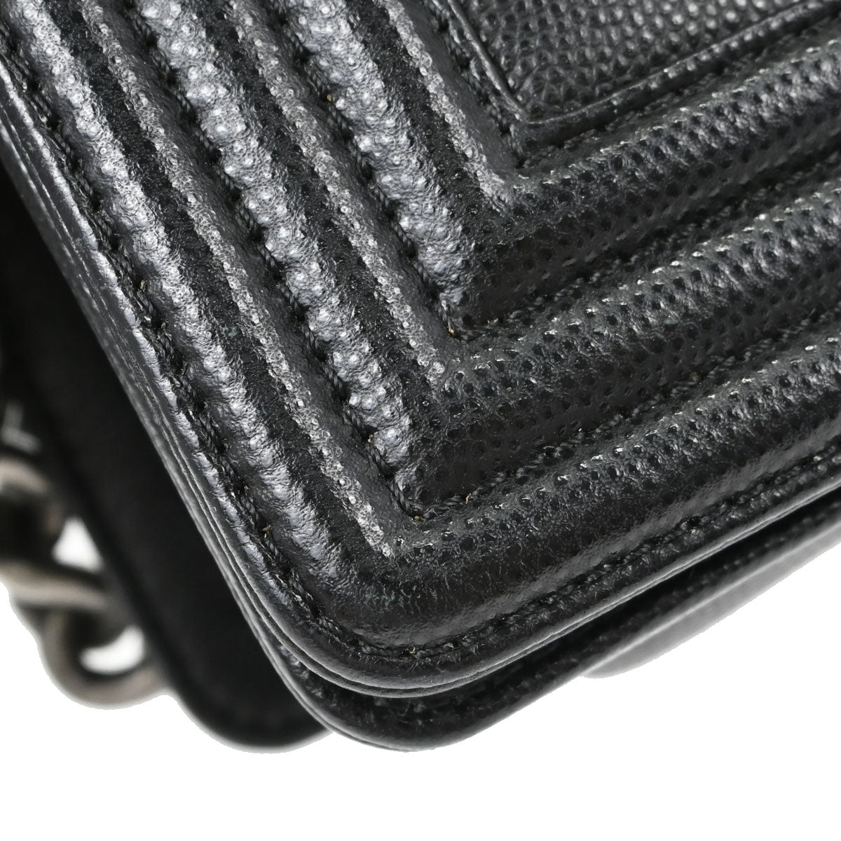 Boy Chanel 2017-2018 Black Caviar Skin Chevron Medium Shoulder Bag