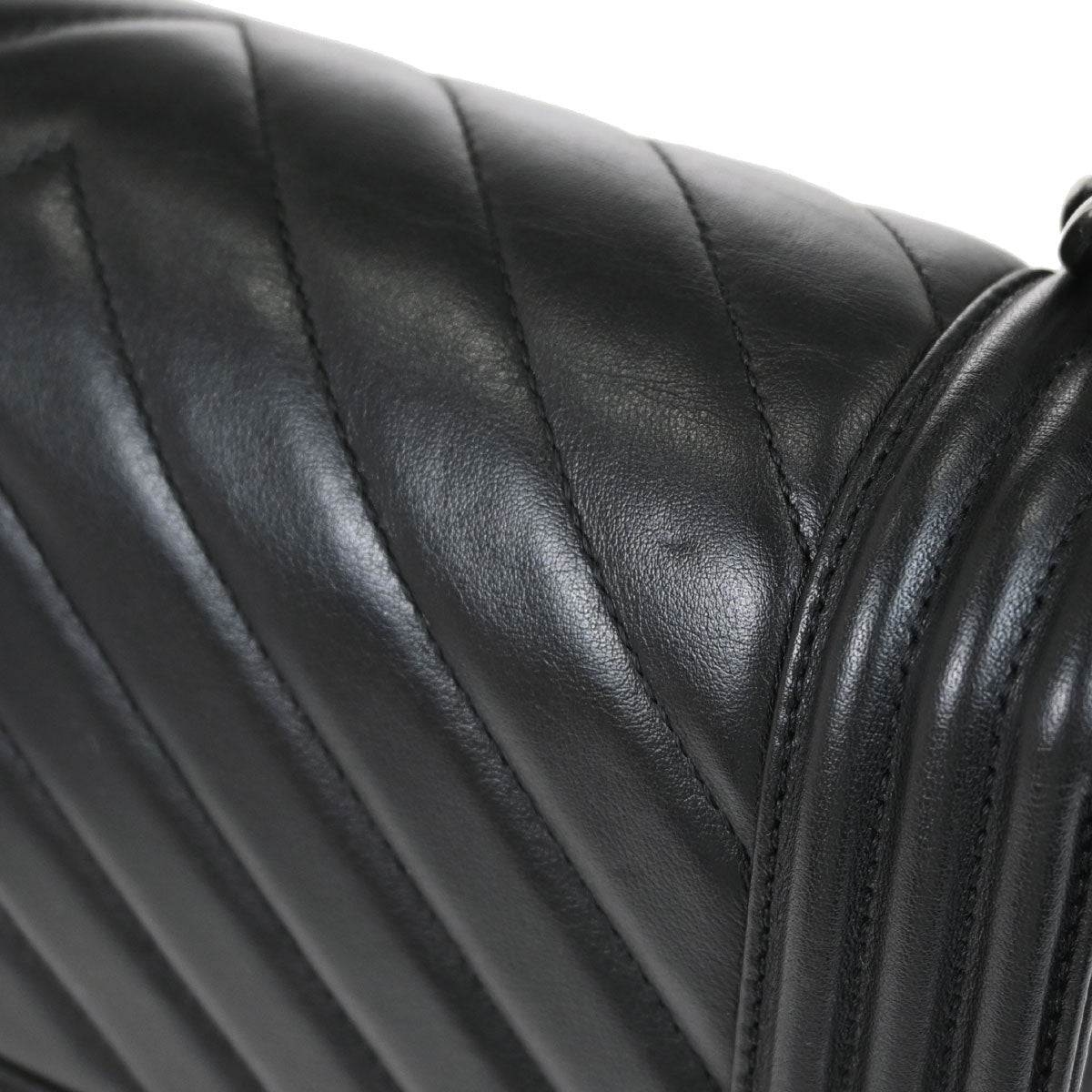 Boy Chanel Black Lambskin Chevron Medium Shoulder Bag