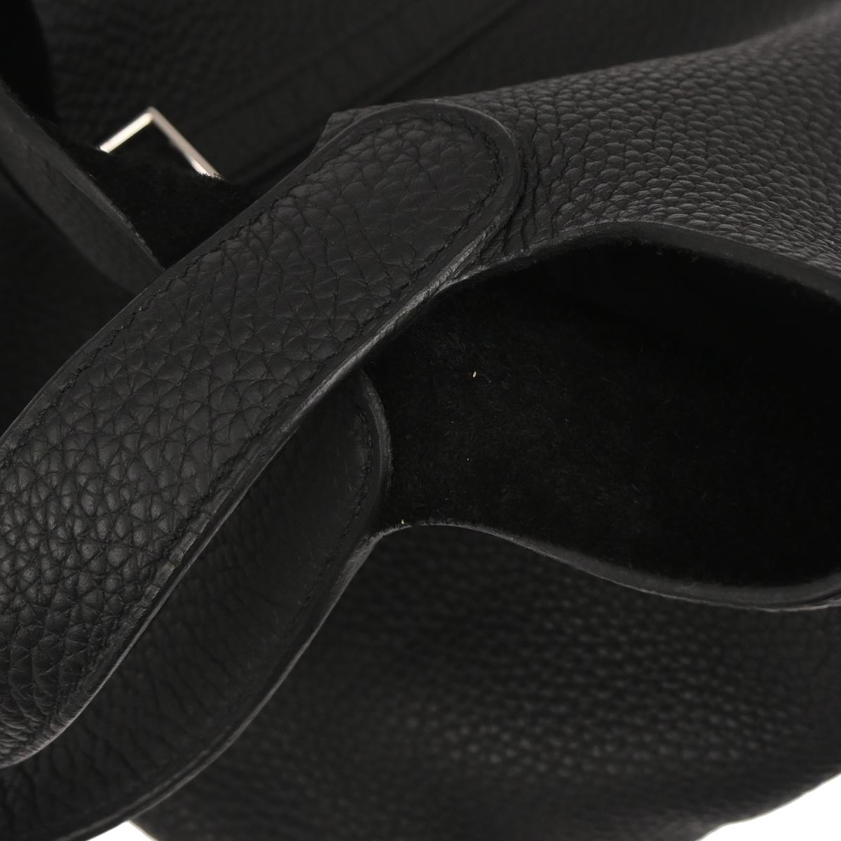 Hermes Black Taurillon Clemence Picotin Lock 22 MM Handbag