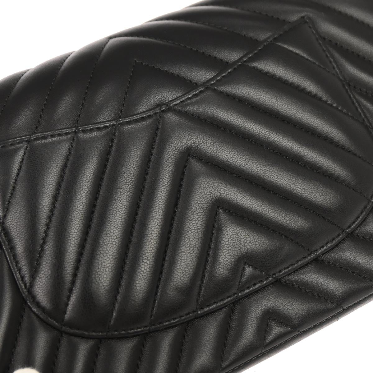 Chanel 2017-2018 Black Lambskin Chevron Medium Classic Double Flap Shoulder Bag