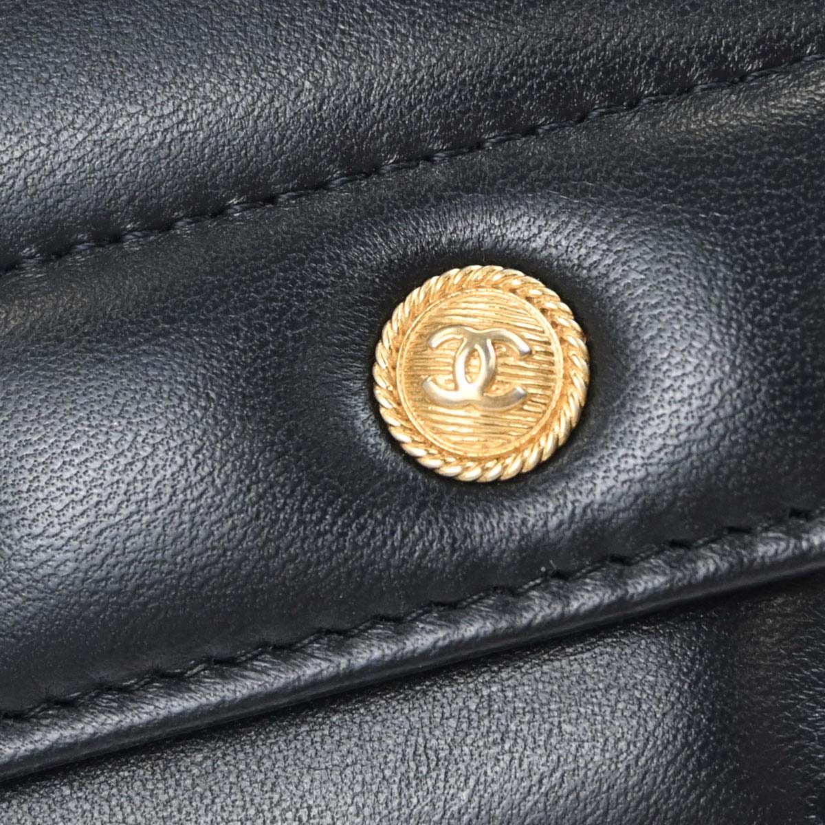 Chanel 2018-2019 Navy Lambskin Chevron CC Button Flap Long Wallet