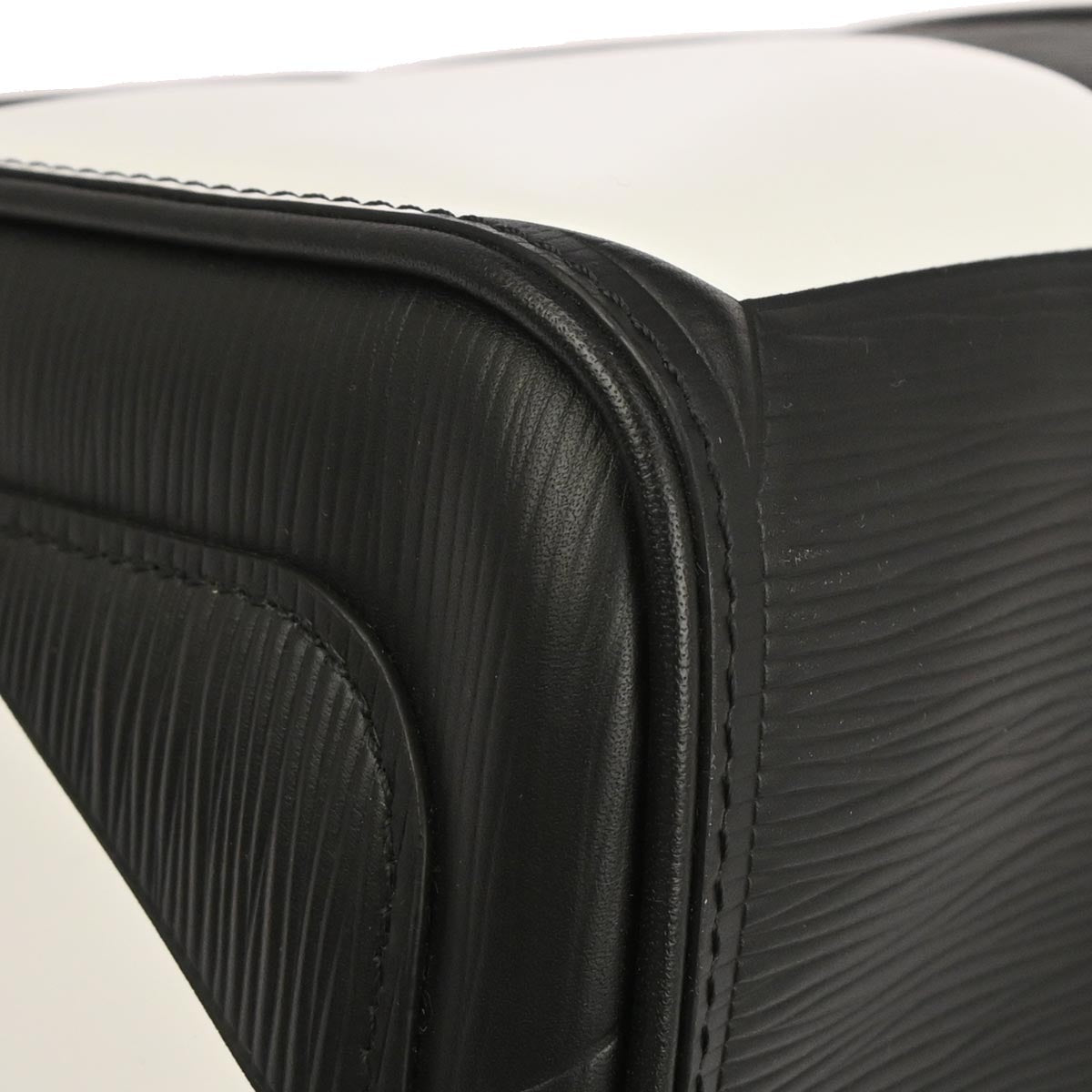 Louis Vuitton Black Epi Keepall Bandouliere 50 Handbag M52187