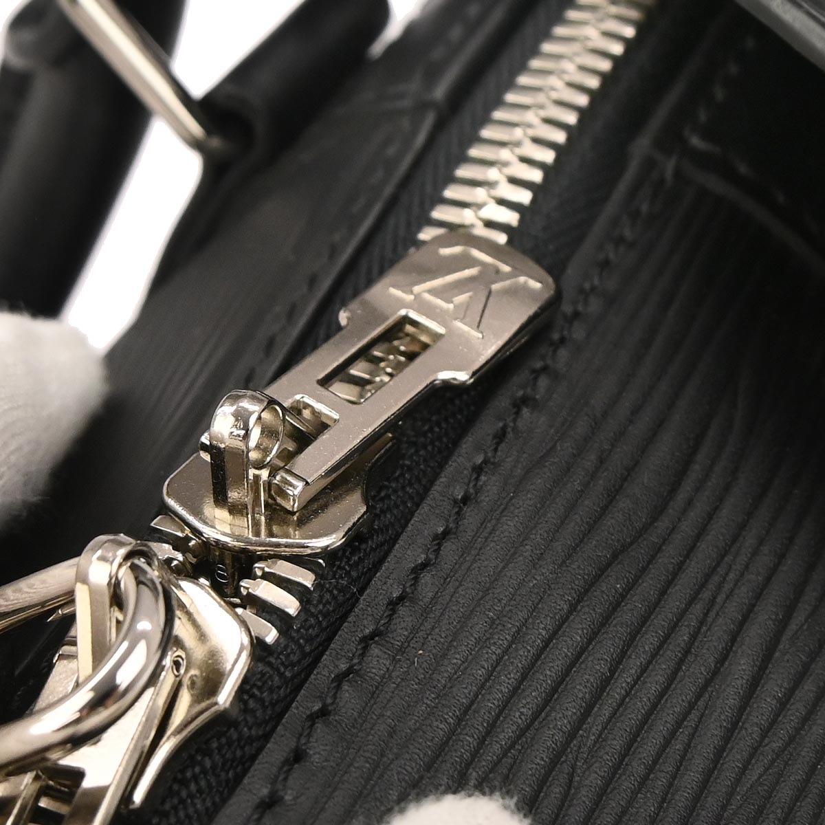 Louis Vuitton Black Epi Keepall Bandouliere 50 Handbag M52187