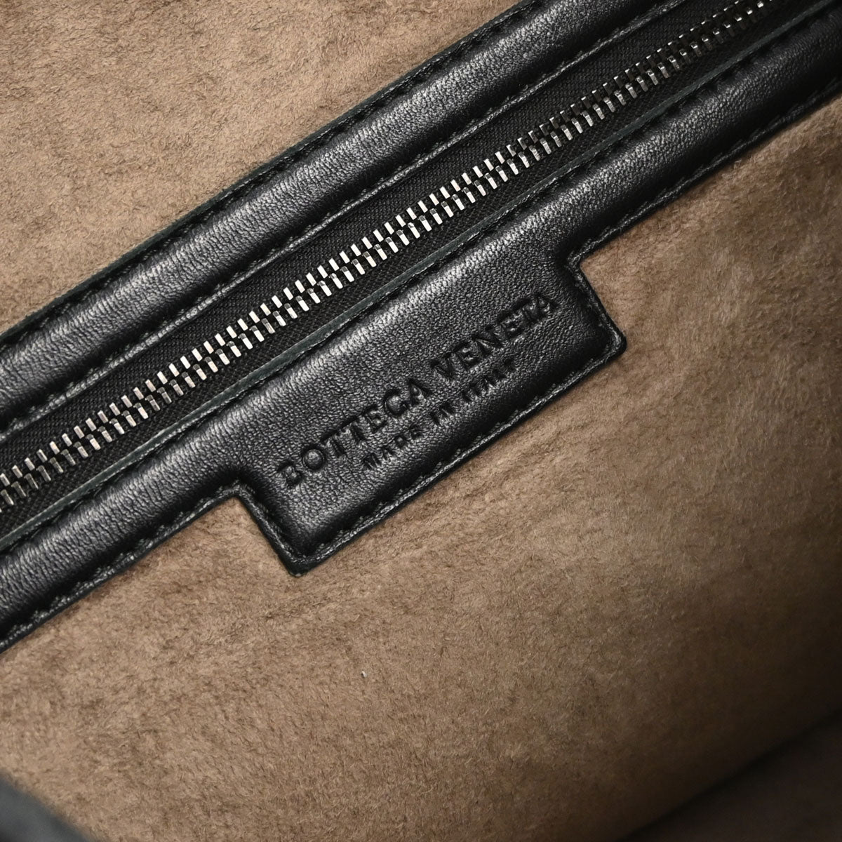 Bottega Veneta Black Lambskin Intrecciato Hobo Handbag