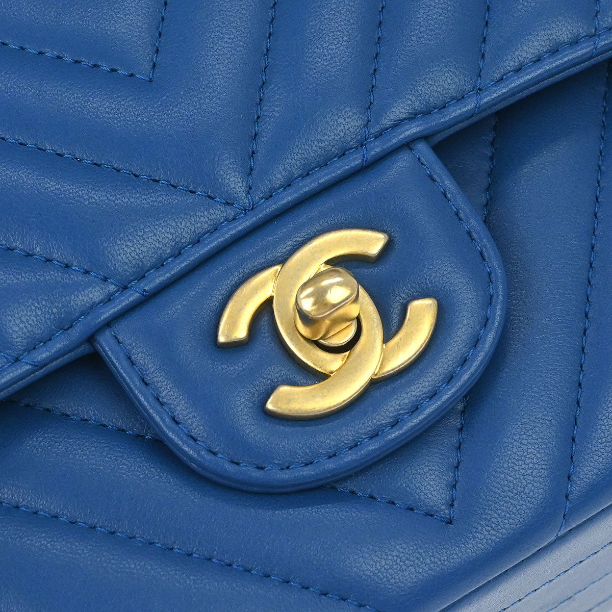 Chanel 2019 Blue Lambskin Chevron Medium Classic Double Flap Shoulder Bag