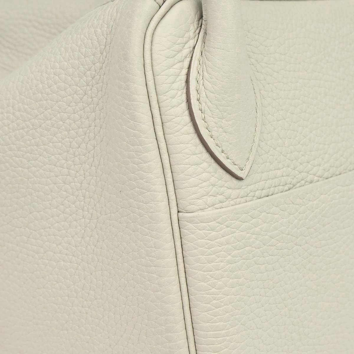 Hermes Vanilla Taurillon Clemence Lindy 30 Shoulder Bag