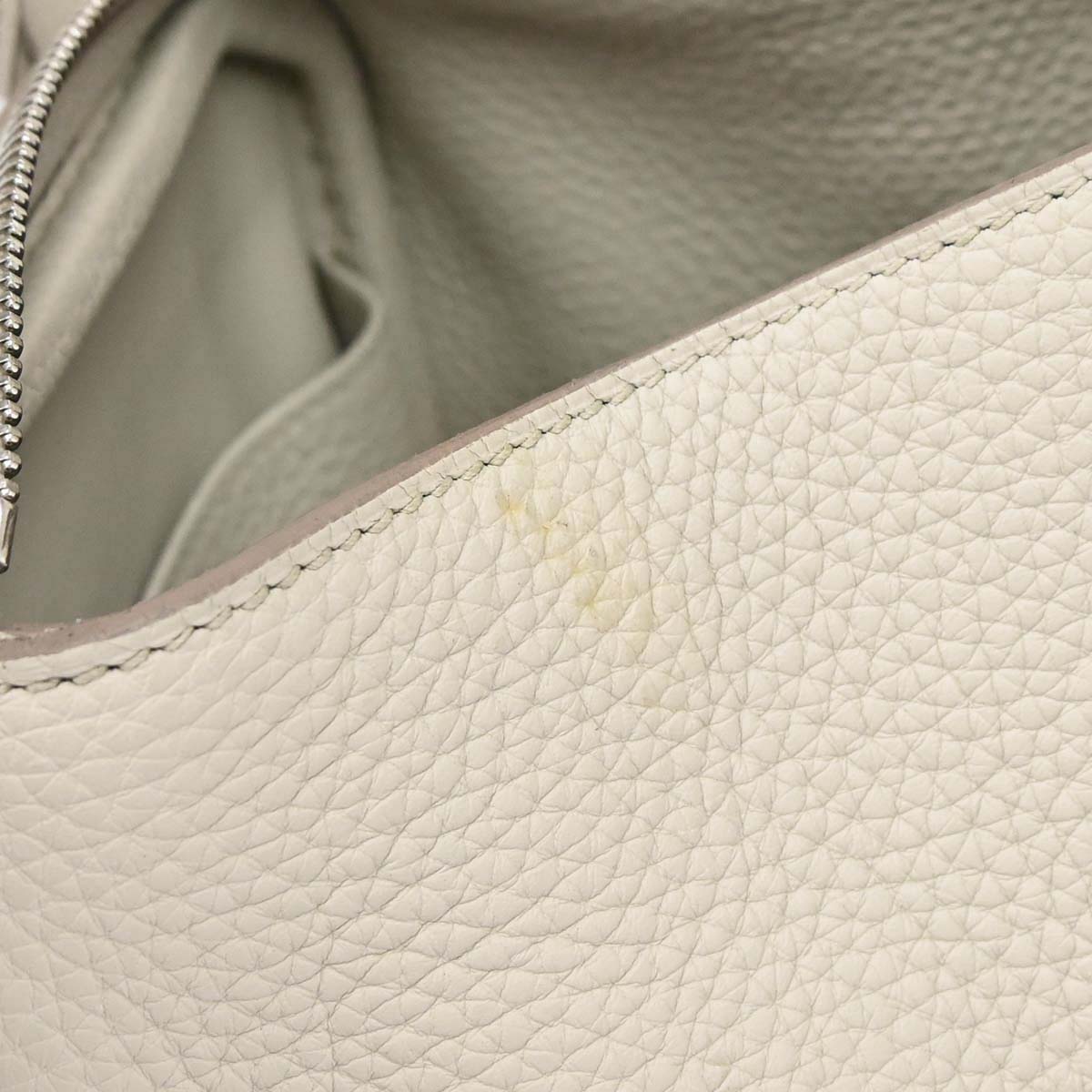 Hermes Vanilla Taurillon Clemence Lindy 30 Shoulder Bag