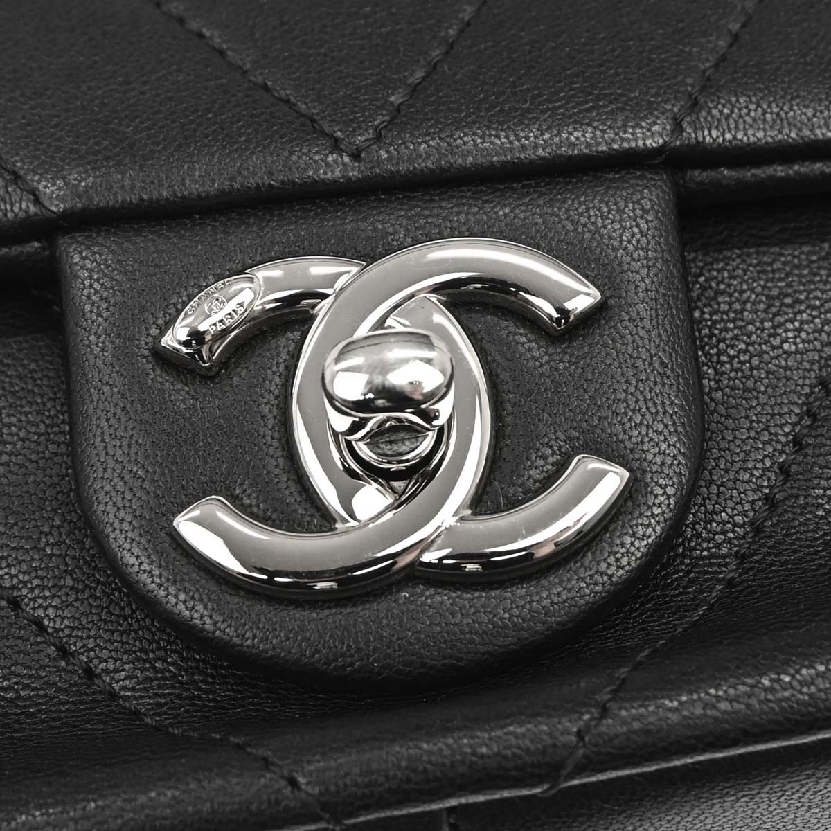Chanel 2017-2018 Black Calfskin Chevron Shoulder Bag