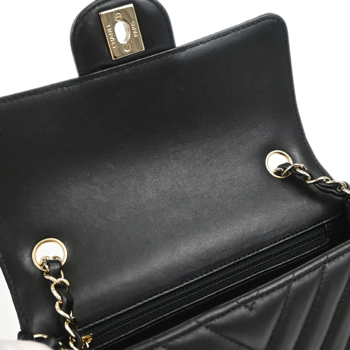 Chanel 2017-2018 Black Lambskin Chevron Single Flap Shoulder Bag