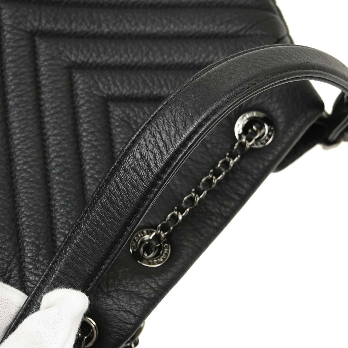 Chanel 2017 Black Deerskin Urban Spirit Chevron Drawstring Bucket Tote Handbag