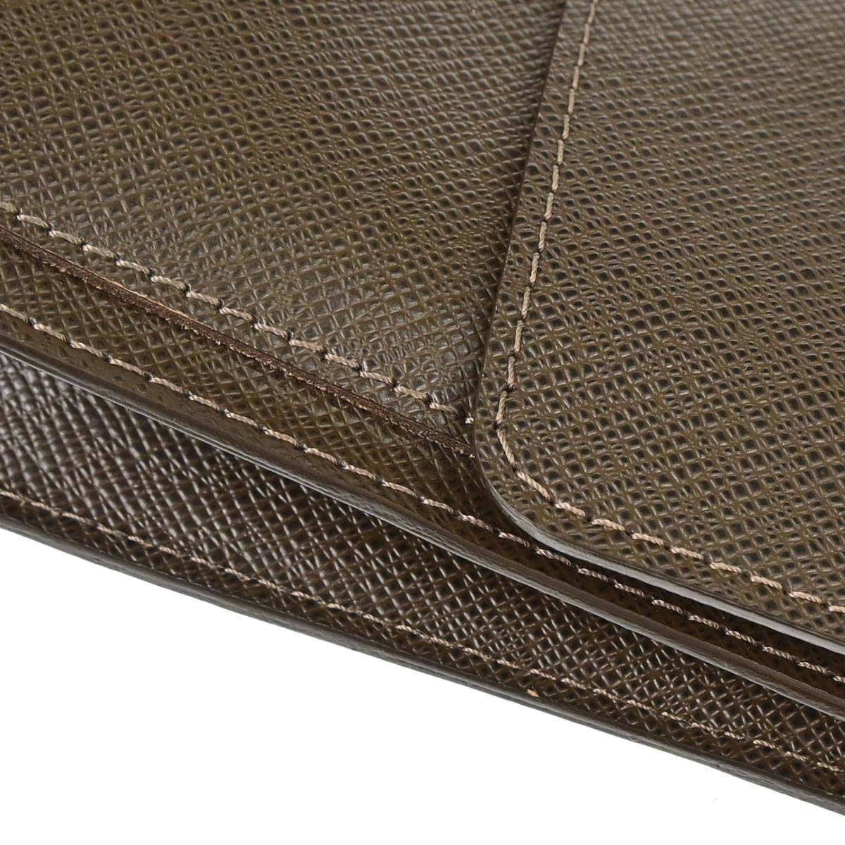 Louis Vuitton 2010 Brown Taiga Belaia Clutch Bag M32598