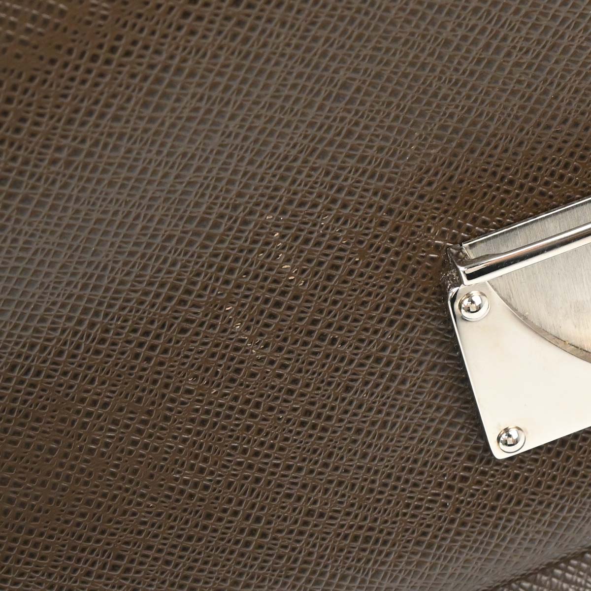 Louis Vuitton 2010 Brown Taiga Belaia Clutch Bag M32598