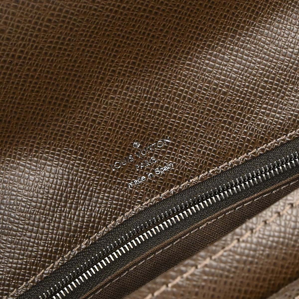 Louis Vuitton 2010 Brown Taiga Belaia Clutch Bag M32598