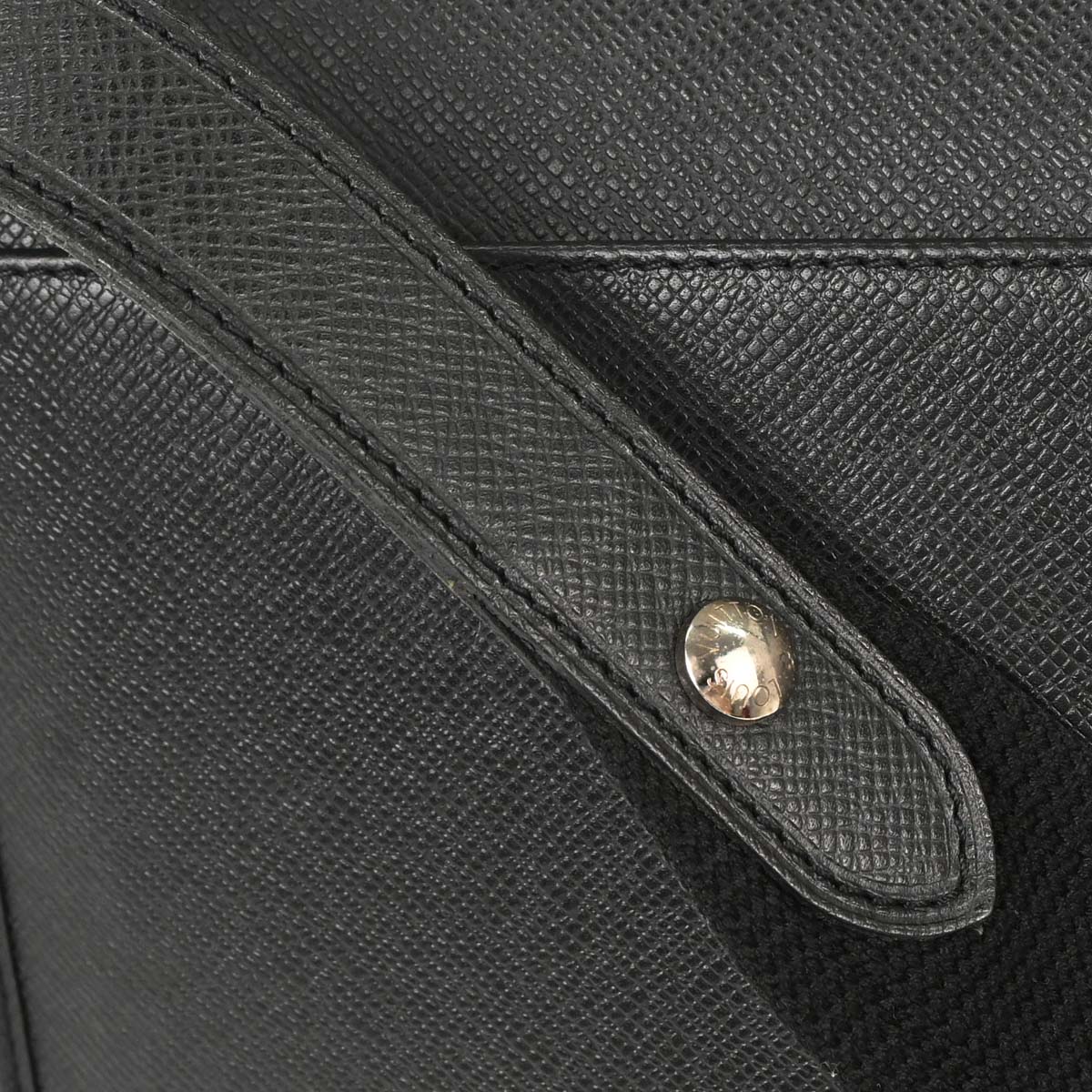 Louis Vuitton 2010 Black Taiga Andrei Shoulder Bag M32482