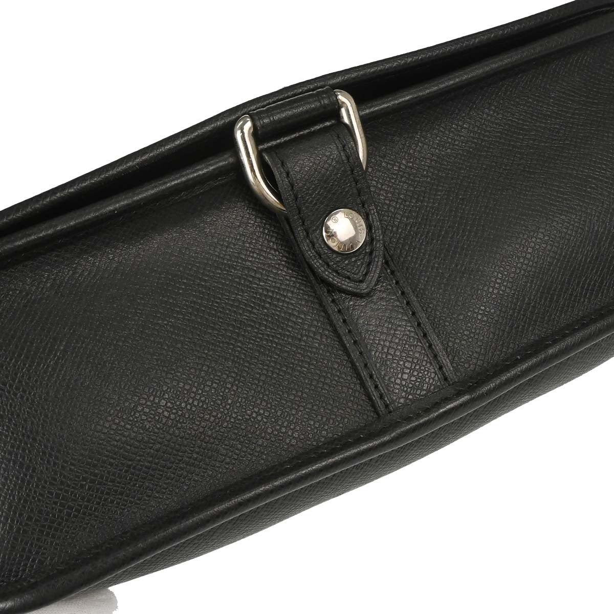 Louis Vuitton 2010 Black Taiga Andrei Shoulder Bag M32482